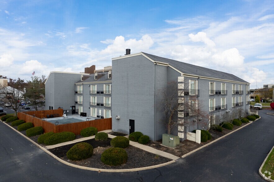 More Photos Of 11349 Reed Hartman Hwy, Cincinnati Hotel For Sale