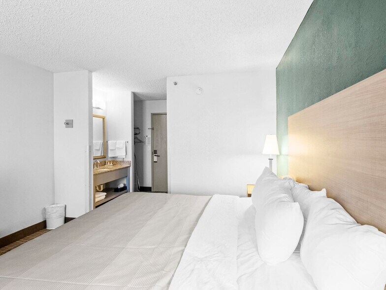 More Photos Of 15150 Brighton Rd, Brighton Hotel For Sale