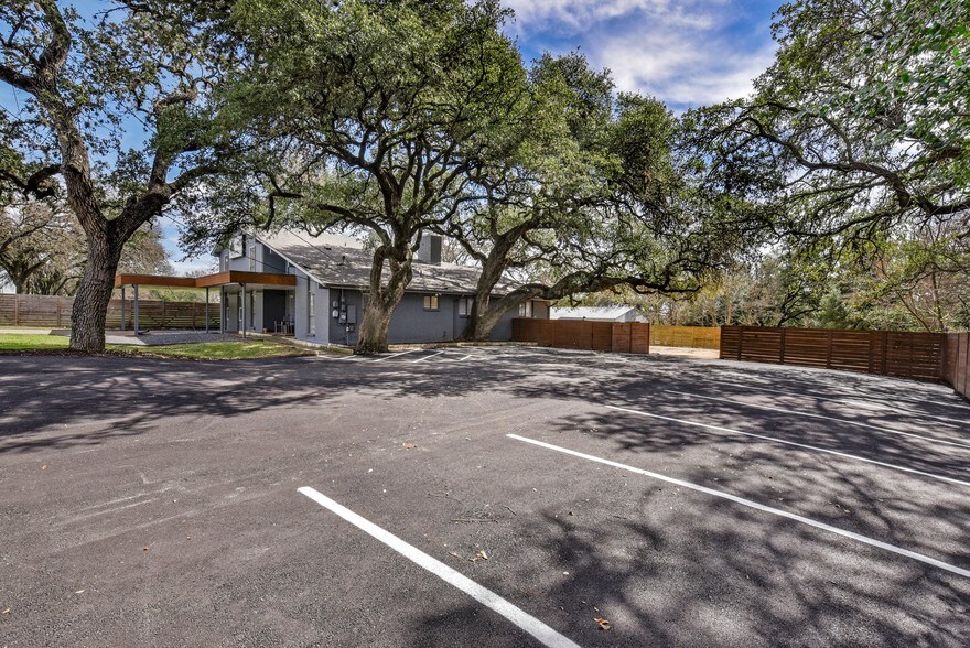 More Photos Of 2111-2113 W Slaughter Ln, Austin Office For Lease