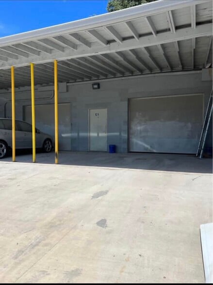 More Photos Of 204 Thompson Ave, Fredericksburg Warehouse For Lease