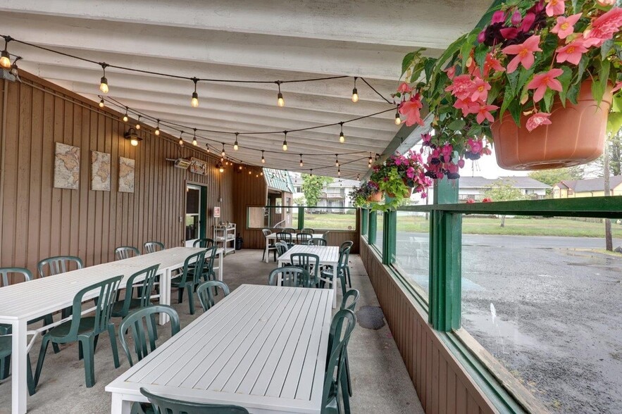 More Photos Of 996 Pacific Dr, Hammond Restaurant For Sale