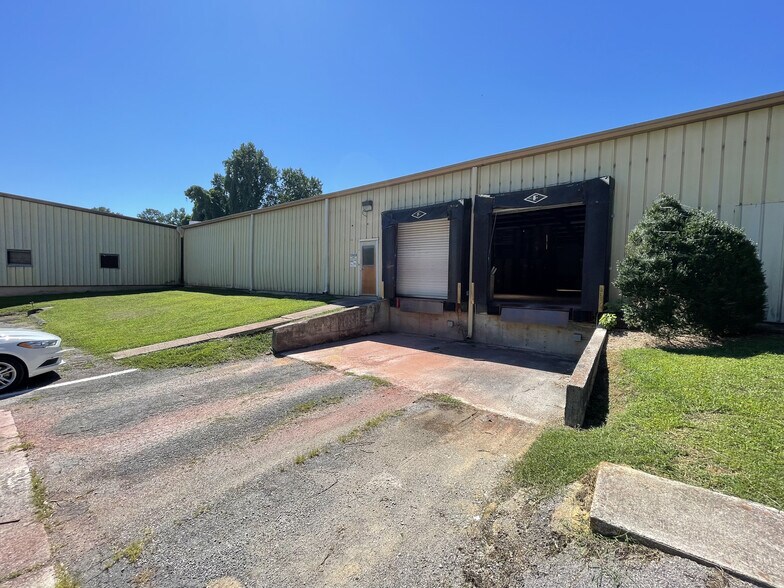 More Photos Of 1129 S Chattanooga St, LaFayette Warehouse For Sale