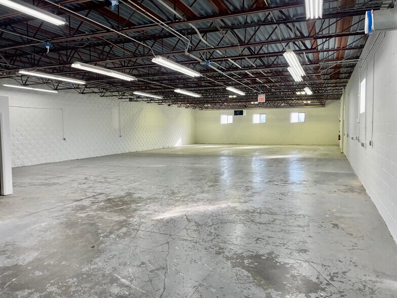 More Photos Of 167-173 Merrimac St, Woburn Warehouse For Lease