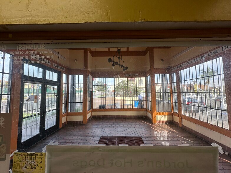 More Photos Of 5960 Crenshaw Blvd, Los Angeles Fast Food For Lease