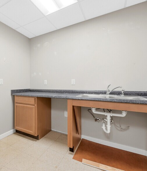 More Photos Of 180 Willey St, Morgantown Storefront For Sale