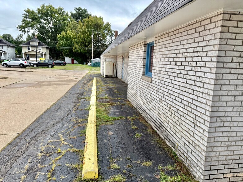 More Photos Of 1107 Lincoln Way E, Massillon Veterinarian Kennel For Sale
