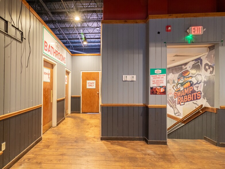 More Photos Of 15 W Washington St, Greenville Restaurant For Lease