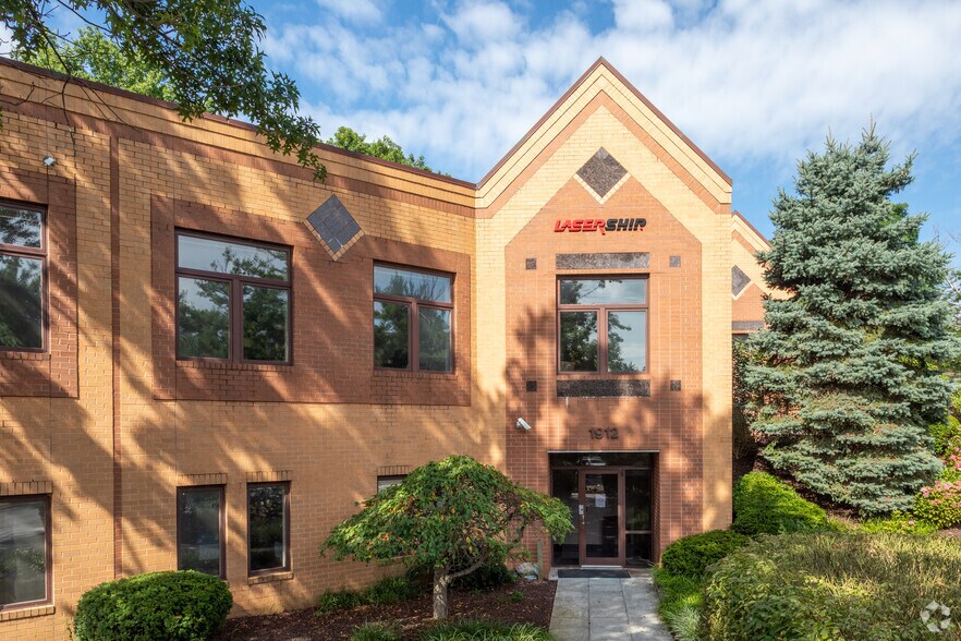 More Photos Of 1912 Woodford Rd, Vienna Medical For Lease