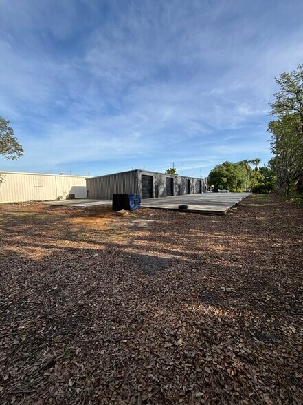 More Photos Of 230 W Marvin Ave, Longwood Warehouse For Lease