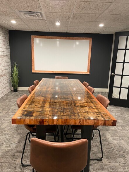 More Photos Of 555 S Perryville Rd, Rockford Office For Lease