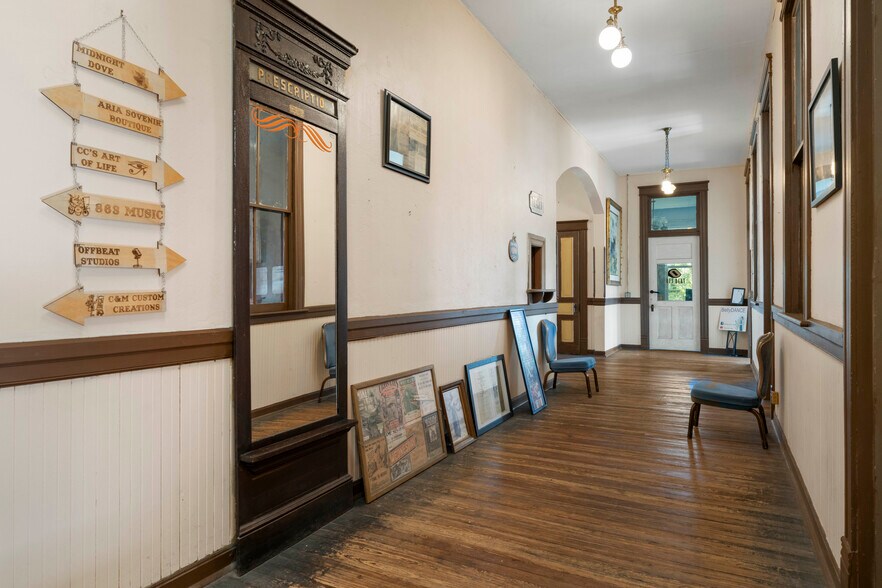More Photos Of 106 W Oak St, Arcadia Storefront For Sale