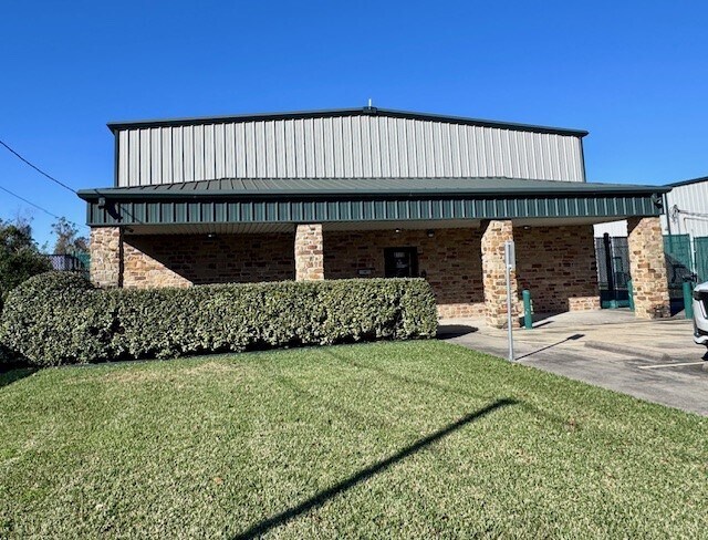 More Photos Of 2158 Pansy St, Pasadena Light Distribution For Lease