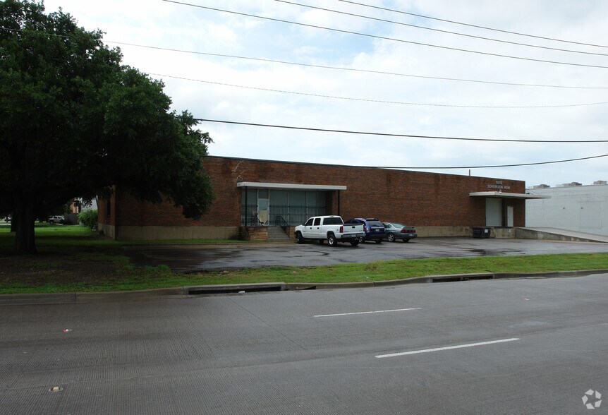 Primary Photo Of 9213 Sovereign Row, Dallas Warehouse For Lease