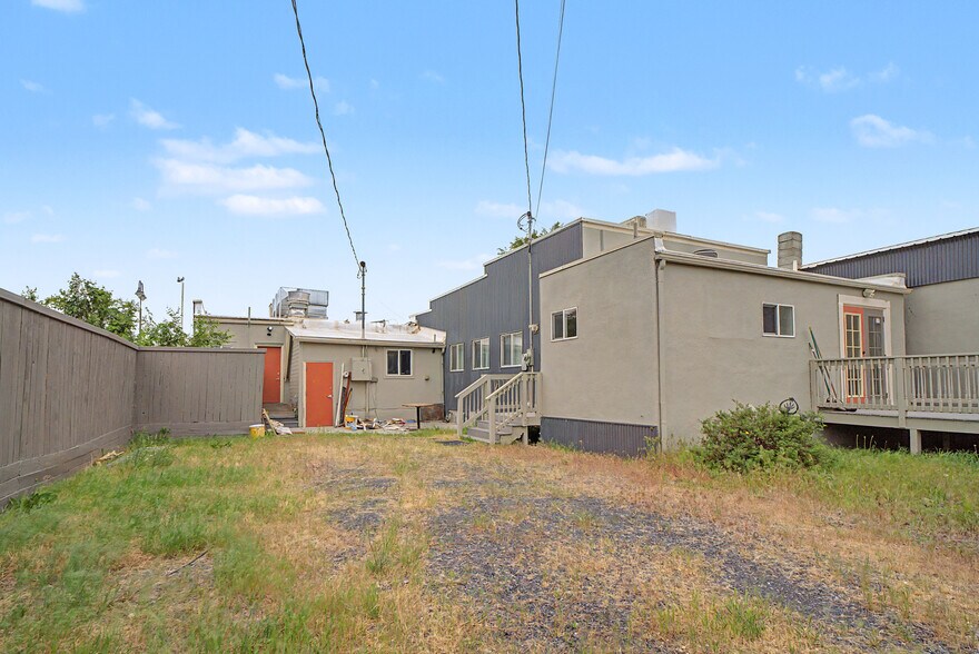 More Photos Of 330 Main Ave E, Soap Lake Freestanding For Lease
