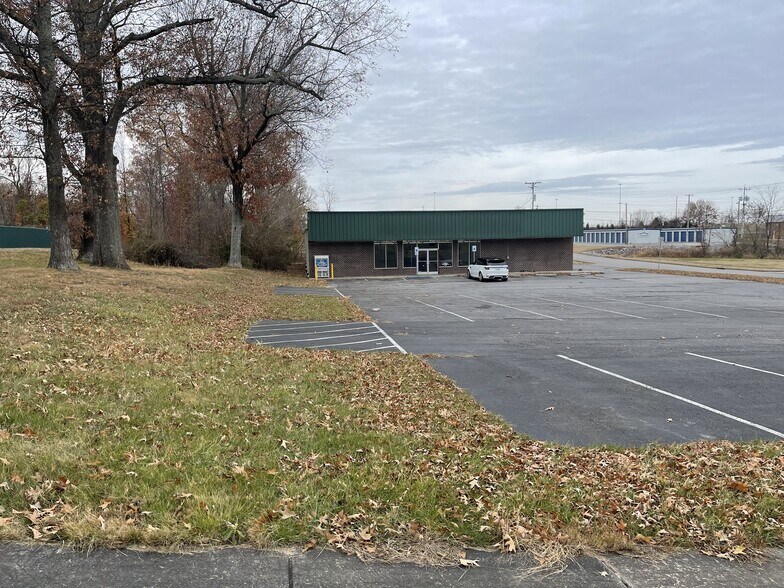 More Photos Of 343 Ash St, Benton Freestanding For Sale