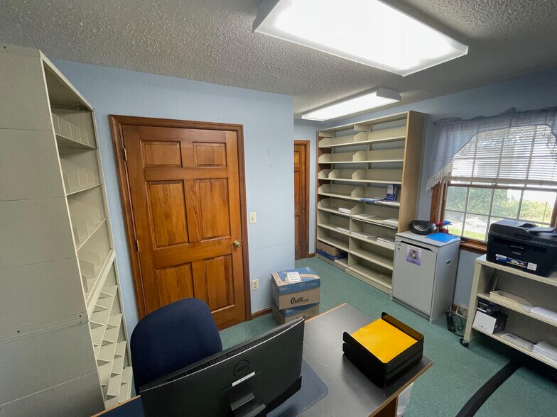 More Photos Of 100 Kings Hwy, Milford Office For Sale