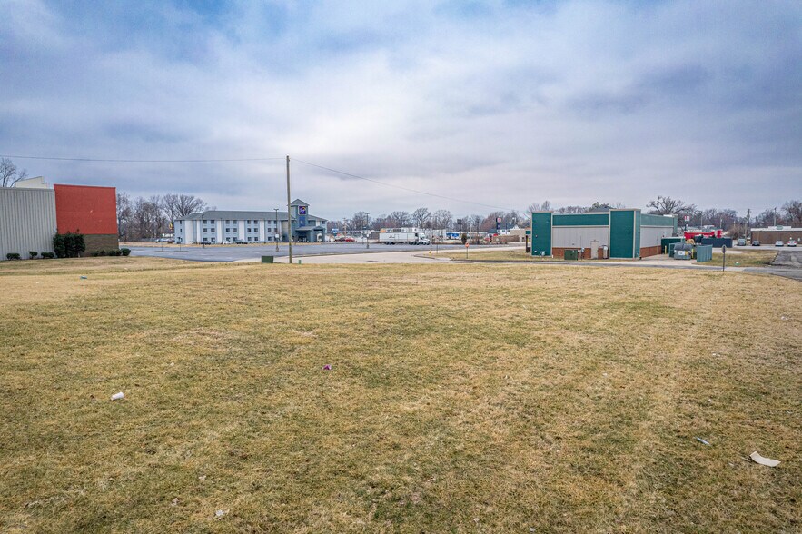 More Photos Of 401 Walker Dr, Henderson General Retail For Sale