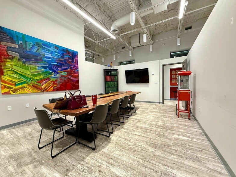 More Photos Of 2101 W Chesterfield Blvd, Springfield Office For Sale