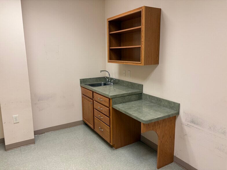 More Photos Of 11-17 Fallon Ave, Seaford Medical For Lease