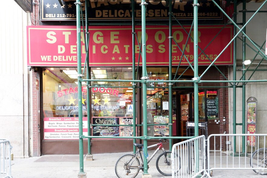 More Photos Of 26 Vesey St, New York Storefront For Lease