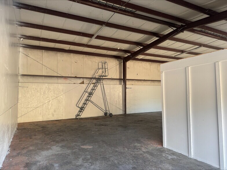 More Photos Of 12220 Hazen Ct, Thonotosassa Warehouse For Lease