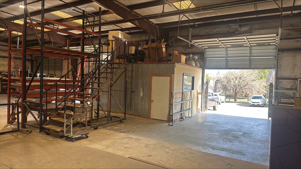 More Photos Of 10606 Bluff Bend Dr, Austin Warehouse For Sale