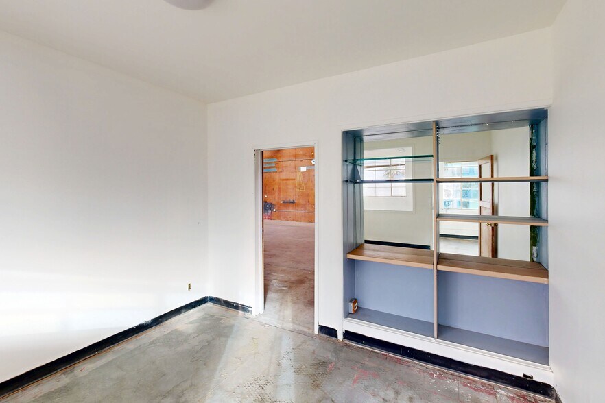 More Photos Of 1035 Murray St, Berkeley Showroom For Lease
