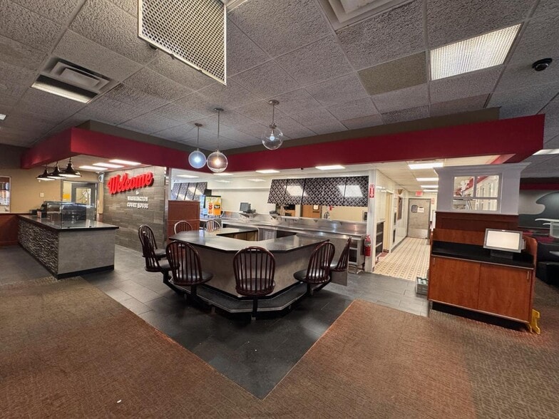 More Photos Of 1830 Columbus Ave, Washington Court House Restaurant For Sale