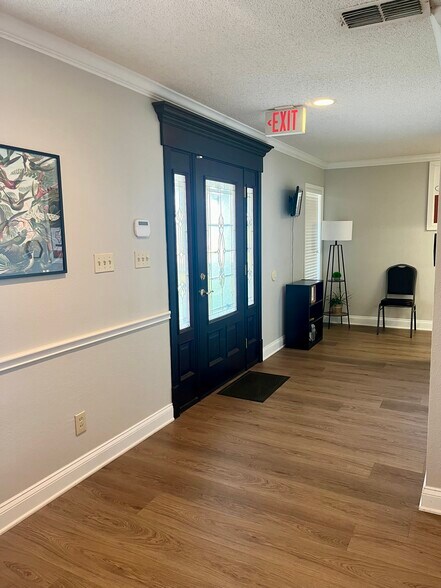 More Photos Of 1101 S Main St, Lindale Medical For Sale