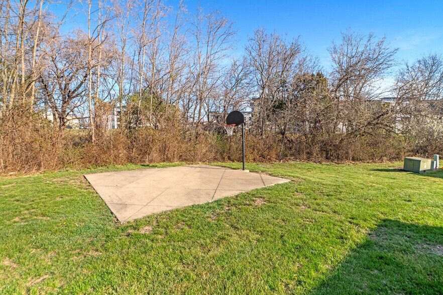 More Photos Of 408 SE 7th St, Oak Grove Apartments For Sale