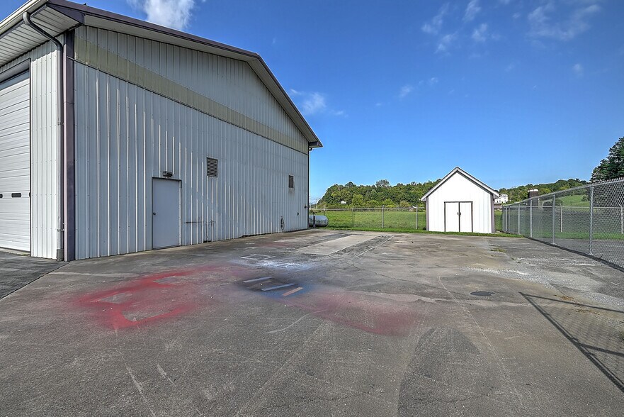 More Photos Of 3930 E Stone Dr, Kingsport Warehouse For Sale