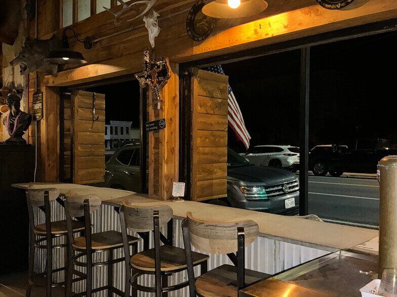More Photos Of 124 Austin st, Comanche Bar For Sale