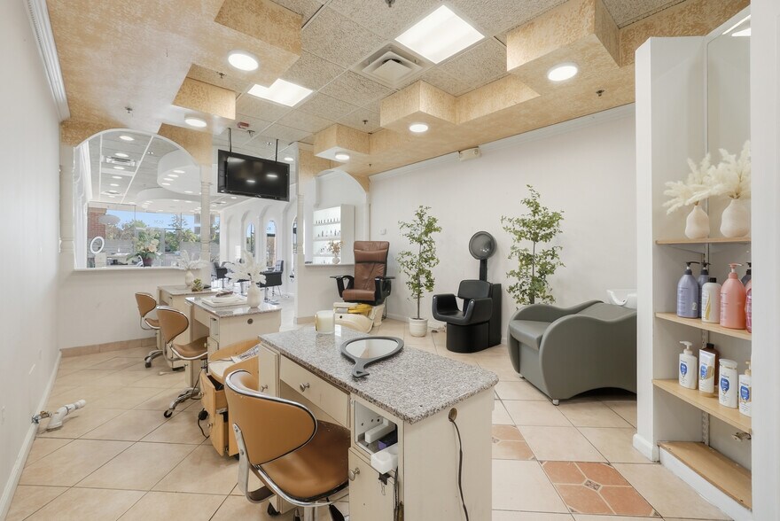 More Photos Of 9536 Liberia Ave, Manassas Supermarket For Lease