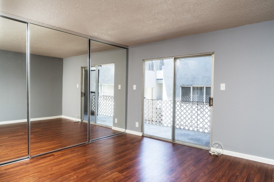 More Photos Of 220 Athol Ave, Oakland Apartments For Sale