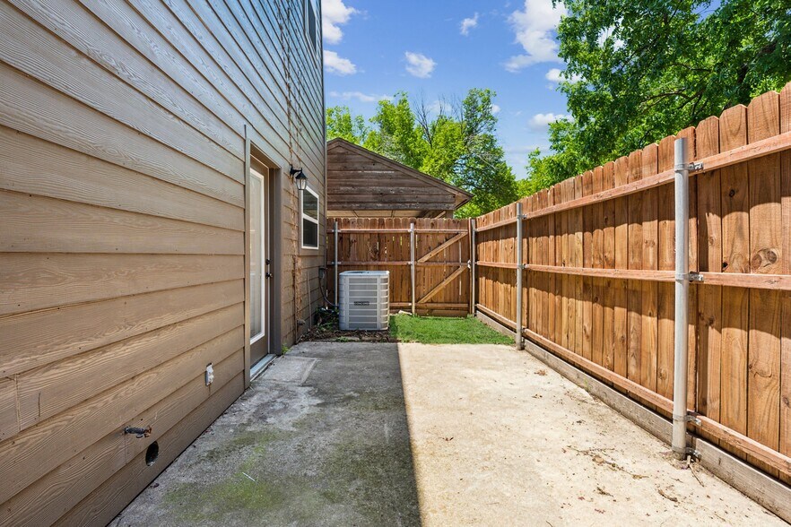 More Photos Of 1101 N Locust St, Denton Apartments For Sale