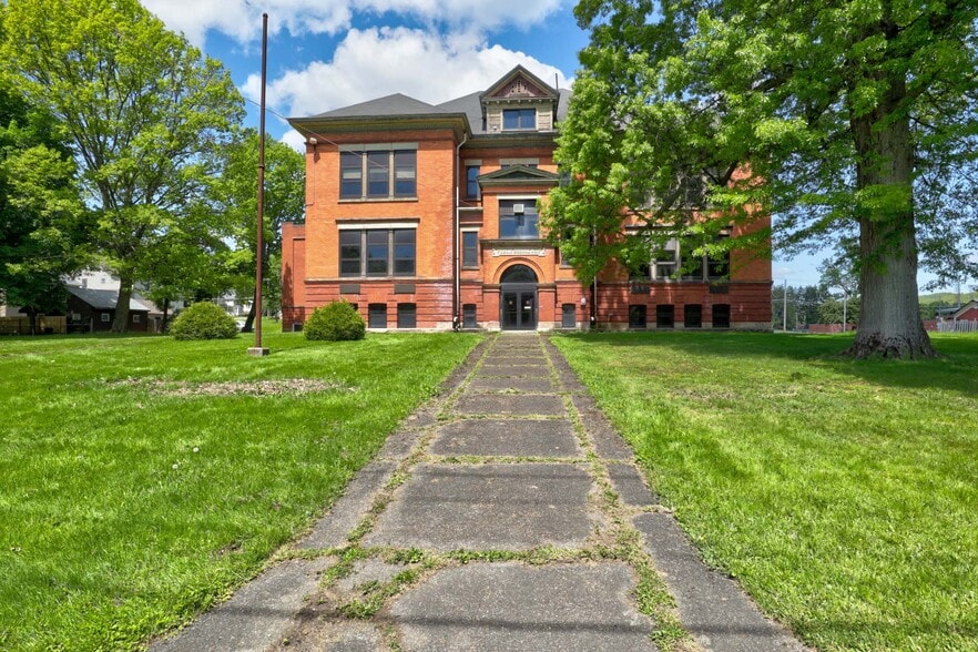 More Photos Of 1101 E 2nd St, Jamestown Schools For Sale