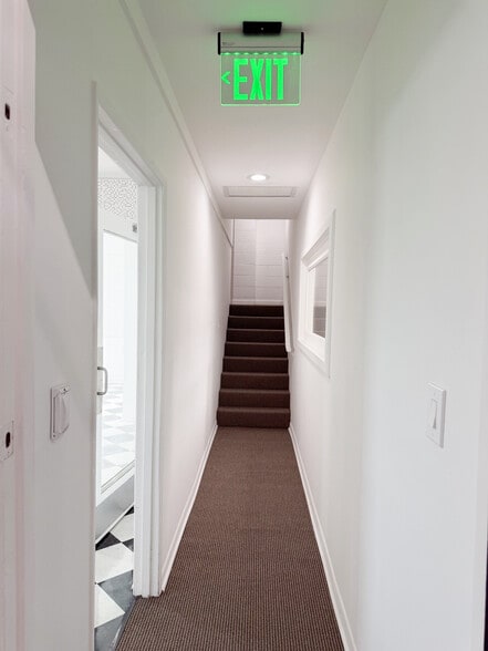 More Photos Of 6819 West Blvd, Inglewood Warehouse For Lease