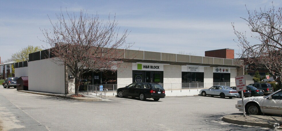 More Photos Of 7 Governor Winthrop Blvd, New London Storefront Retail Office For Lease