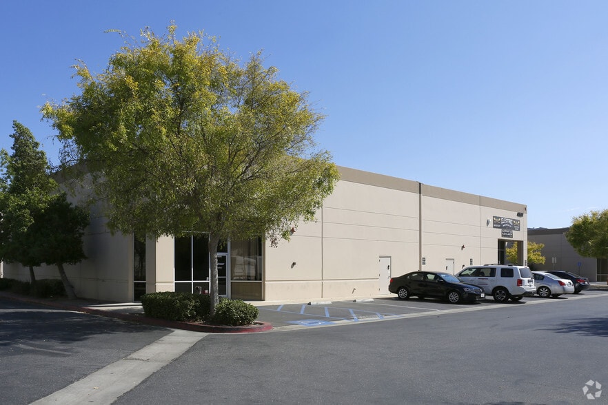 More Photos Of 41543 Cherry St, Murrieta Unknown For Lease