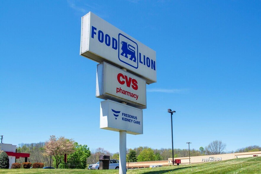 More Photos Of 945 N Main St, Marion Supermarket For Lease