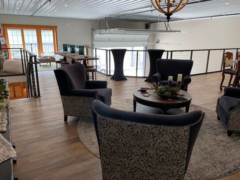 More Photos Of 2108-2260 Ferry Rd, Naperville Showroom For Sale