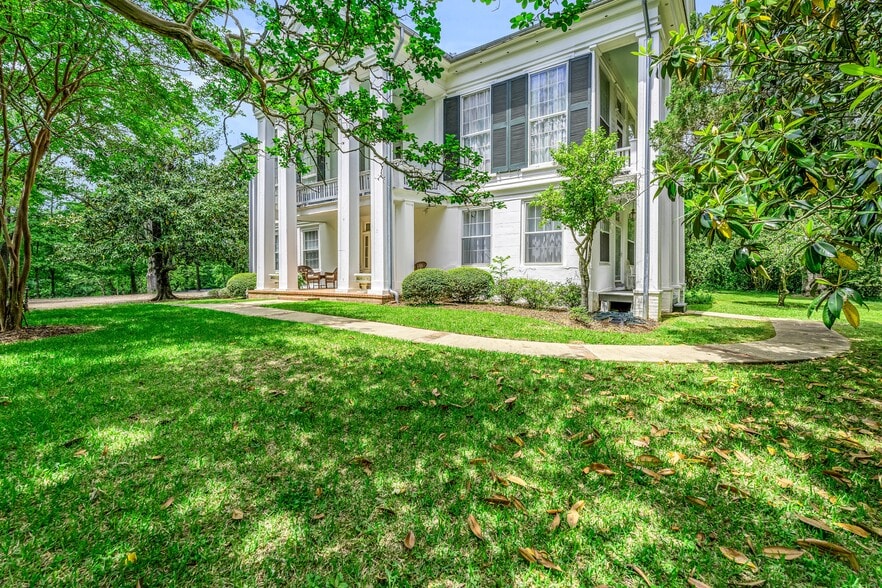 More Photos Of 607 Old West Point Rd, Starkville Hospitality For Sale