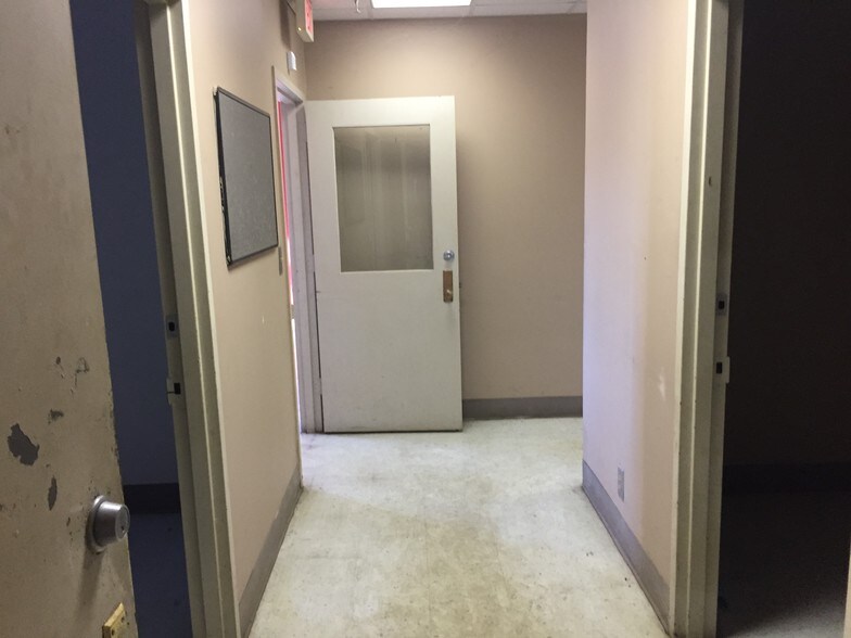 More Photos Of 14 Pine House Rd, Trenton Warehouse For Sale