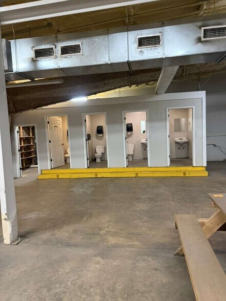 More Photos Of 210 E Sweet Potato St, Vardaman Warehouse For Lease
