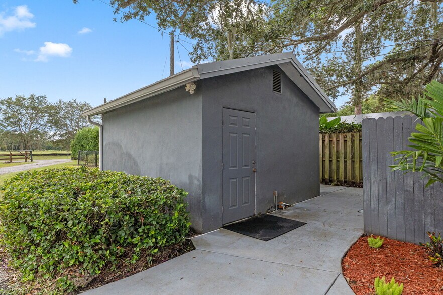 More Photos Of 17110 Gunn Hwy, Odessa Loft Creative Space For Sale