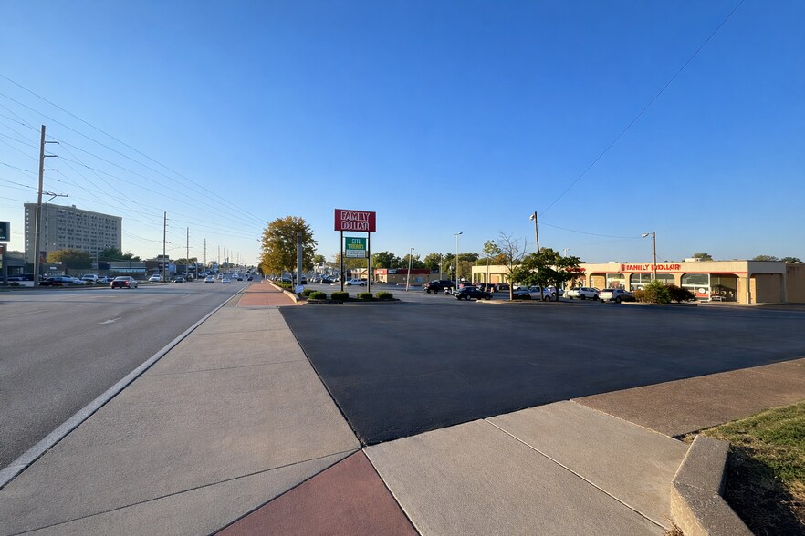More Photos Of 10455 Saint Charles Rock Rd, Saint Ann General Retail For Lease