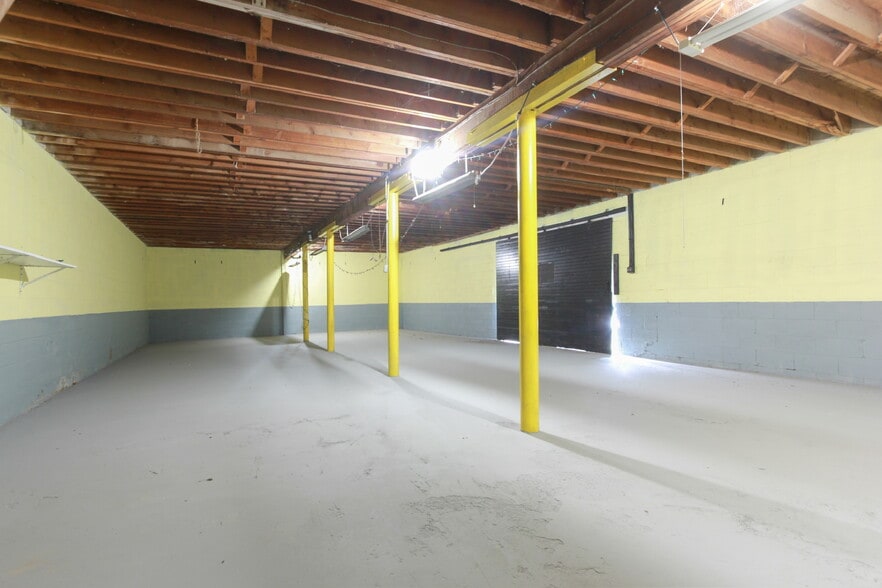 More Photos Of 36 Walnut St, Thurmont Warehouse For Lease