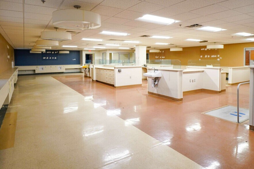 More Photos Of 916 Houston St, Laredo Medical For Lease