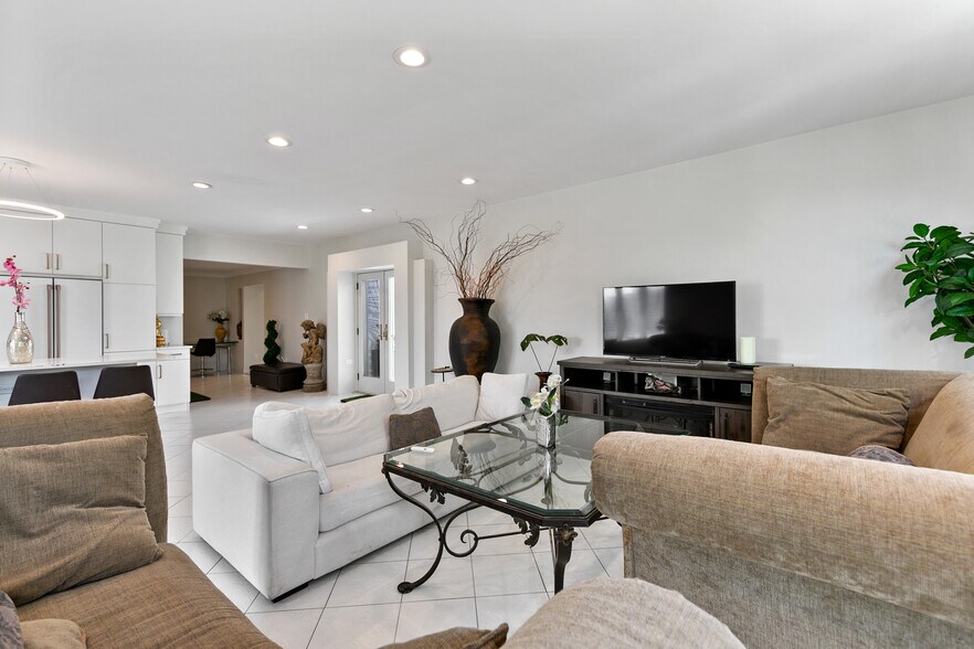 More Photos Of 839 Erie E, Windsor Restaurant For Sale