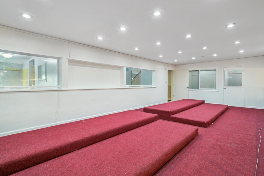 More Photos Of 2505 Telegraph Ave, Oakland Specialty For Sale